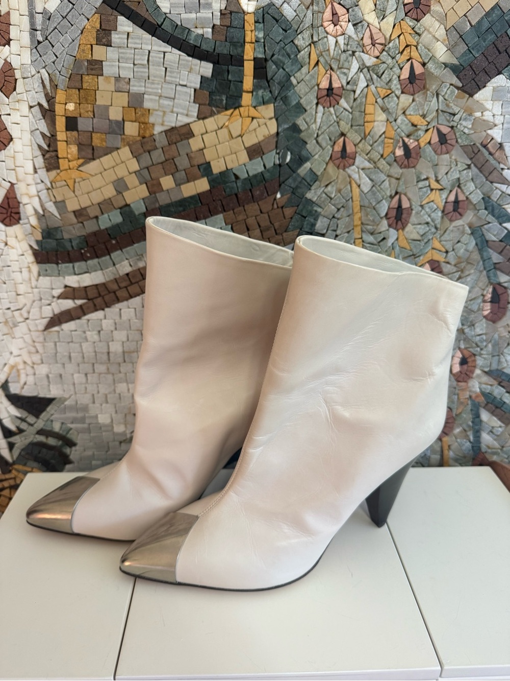 Isabel Marant Cream Leather Ankle Boots with Metallic Silver Toe: fits size 39